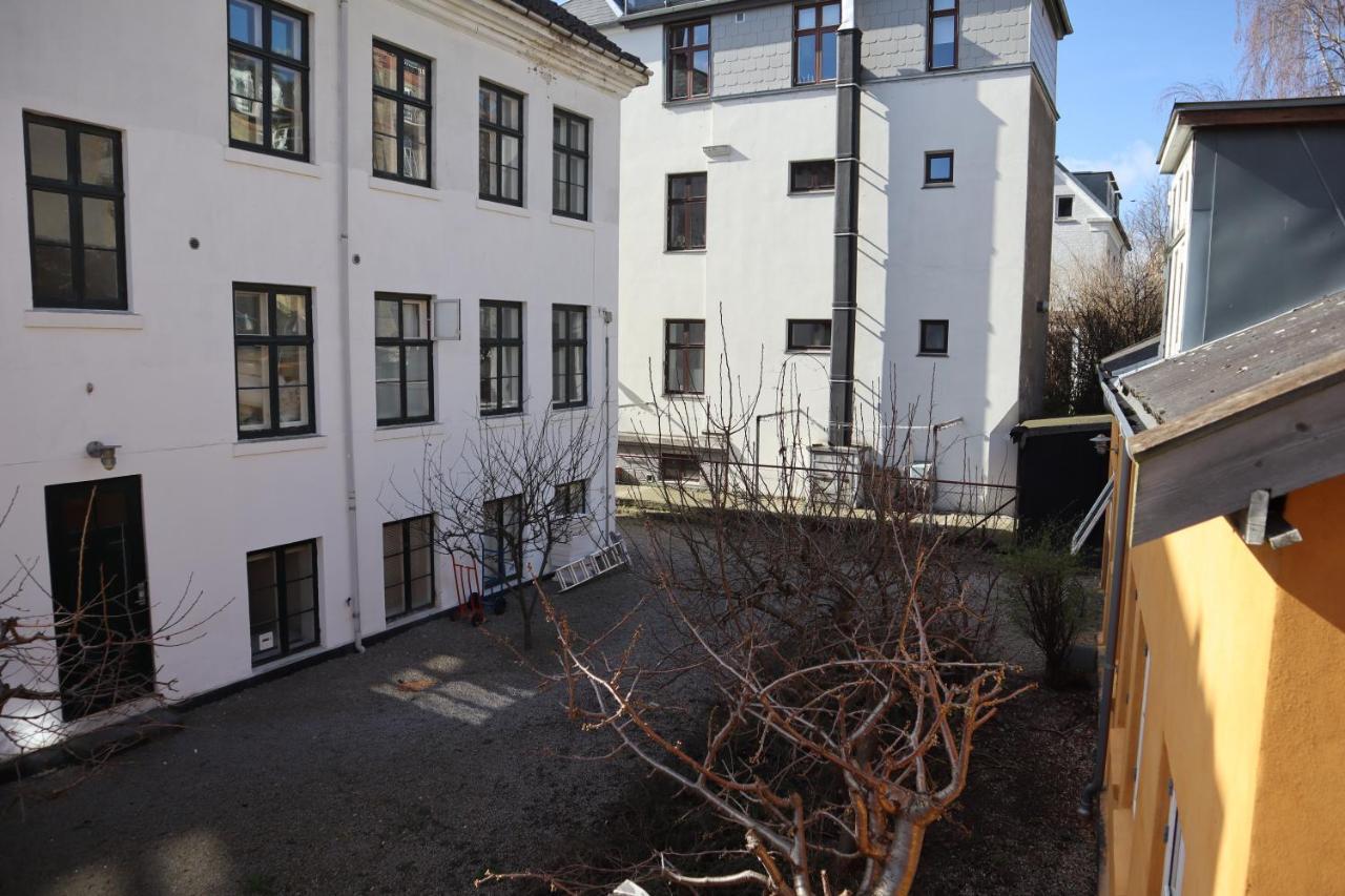 Rooms In Quiet Yellow Courtyard Apartment Copenhagen Exterior photo